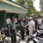 Menteri Pertahanan Prabowo Subianto menyerahkan bantuan 153 unit sepeda motor trail. (Dok. Tim Media prabowo Subianto)