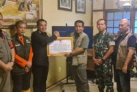 BNPB melalui Kedeputian Bidang Penanganan Darurat memberikan bantuan berupa Dana Siap Pakai (DSP) kepada Pemerintah Kabupaten Karawang. (Facebook.com/@Badan Nasional Penanggulangan Bencana)